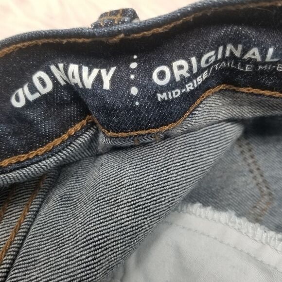 Old Navy Original Mid Rise. Size 2 Regular - Picture 5 of 9